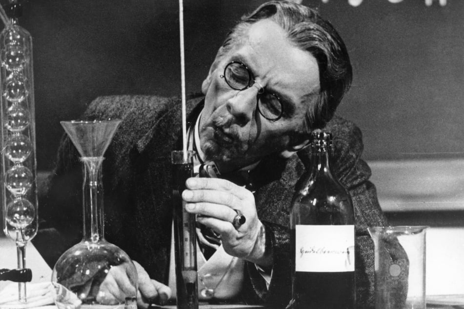 Auch auf "Die Feuerzangenbowle" dürfen wir uns am Heiligabend freuen.