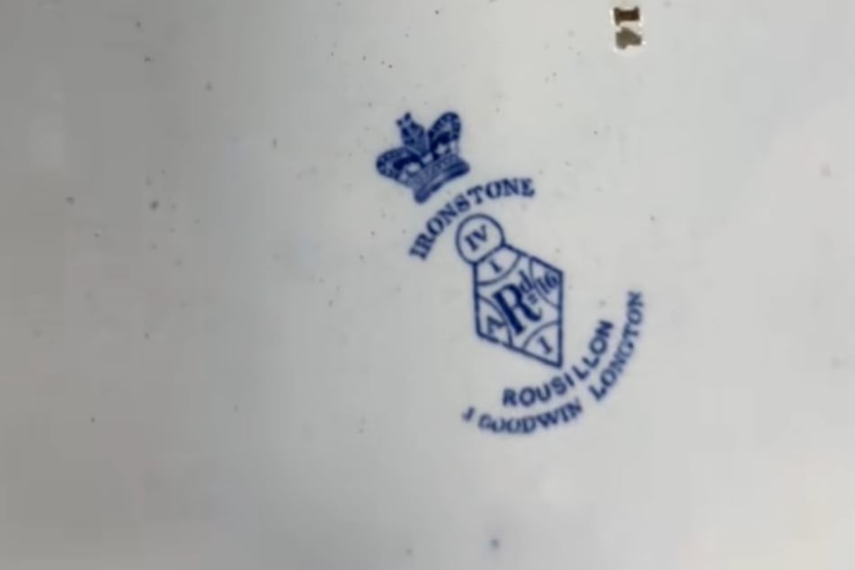 Auf der Rückseite der Platte ist der sehr alte Hersteller zu sehen.