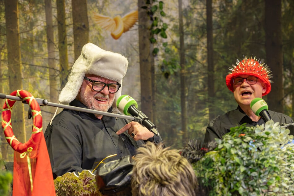 "Hase" Maximilian Reeg (l.) und "Mettigel" Steffen Lukas auf der Sinnlos-Märchen-Bühne.