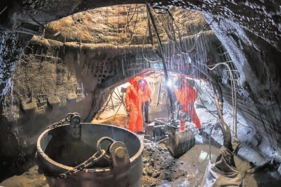 In Pöhlau wurden im 175 Meter tiefen Erkundungsschacht neben Wolfram auch Indium- und Vanadium-Vorkommen entdeckt.