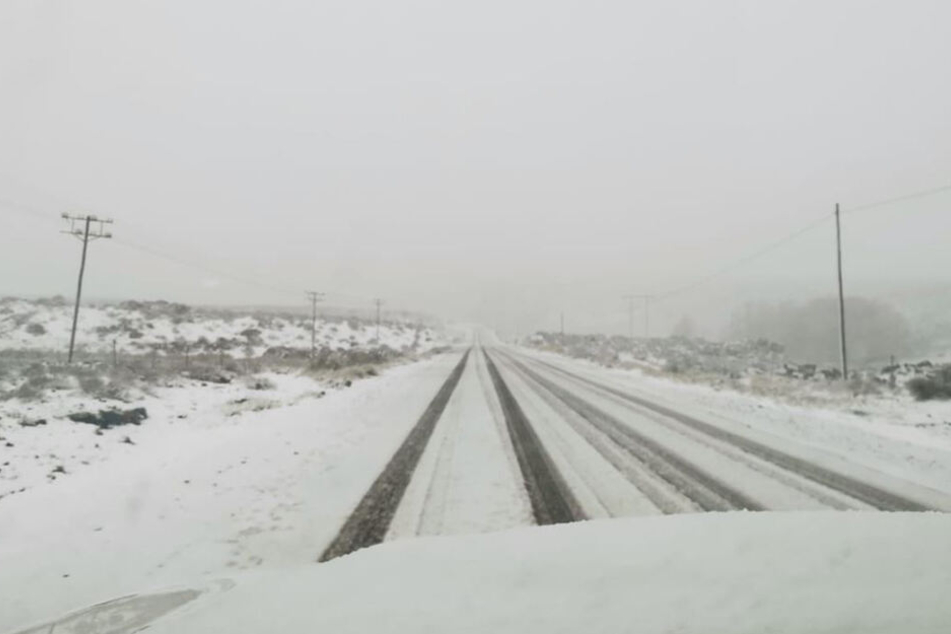 Winter-Alarm in Südafrika! In der Kleinstadt Sutherland sind mehr als 20 Zentimeter Neuschnee gefallen.