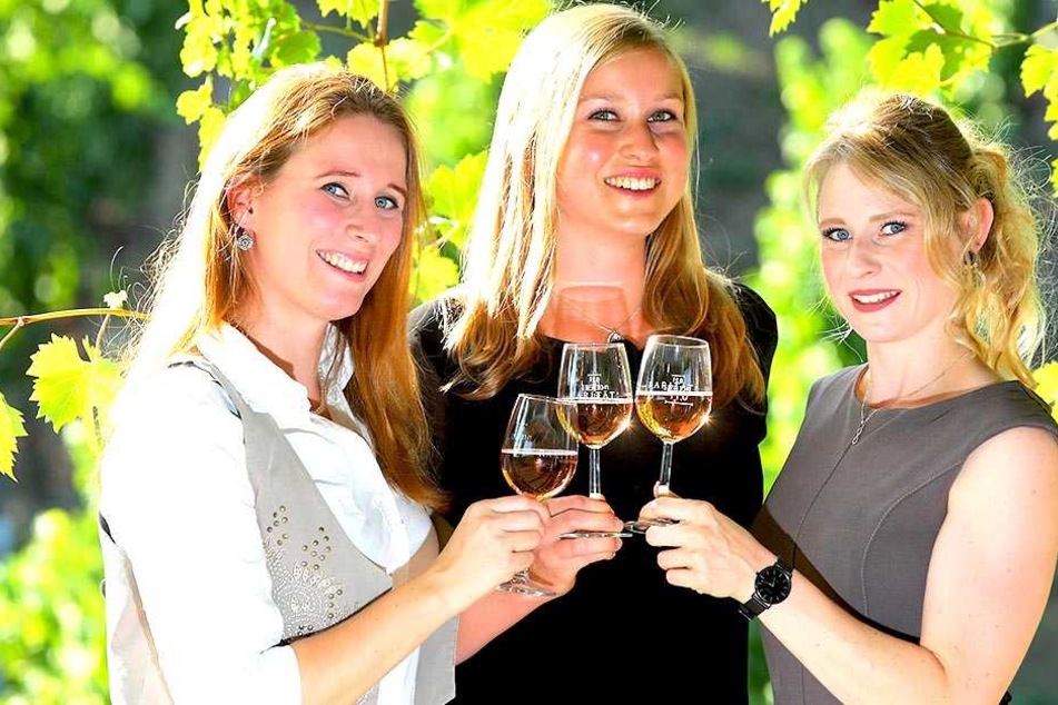 Sie wollen Sachsens 31. Weinkönigin werden: Katrin Hecht (27), Lisa Leinemann (26) und Ann-Kathrin Schatzl (27, v.l.).