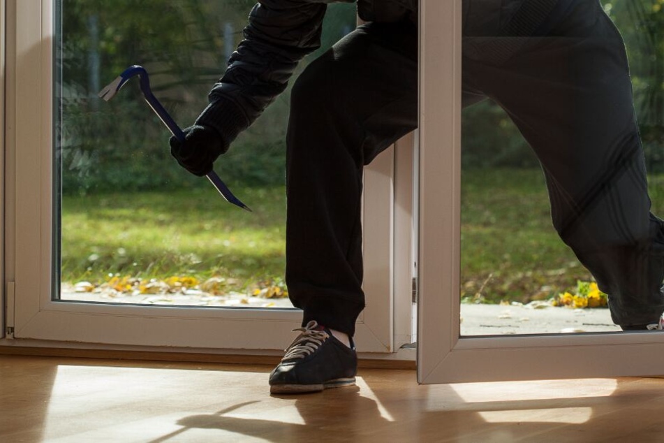 Straftäter hinterlassen am Tatort Schuhabdrücke. (Symbolbild)