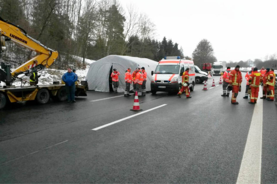 Das Rote Kreuz versorgte die Autofahrer auf der A81 mit Getränken und Essen.