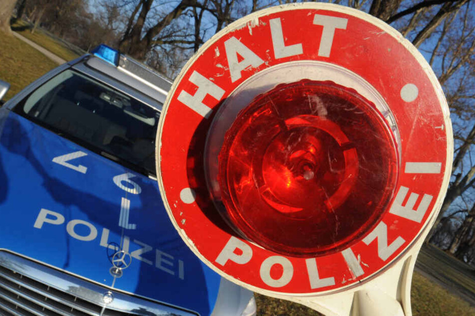 Bei einer Kontrolle fiel den Beamten der Alkoholgeruch auf. (Symbolbild)