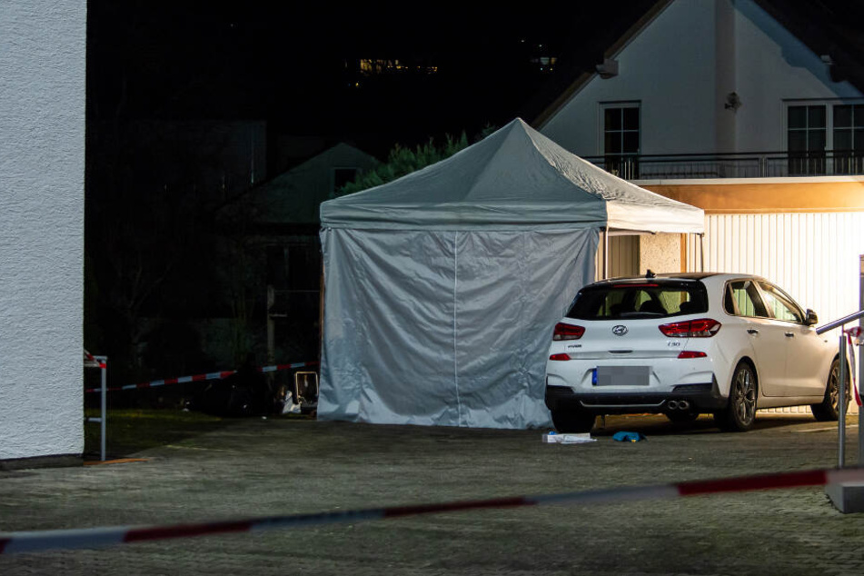 Die Frau erlag ihren tödlichen Verletzungen.