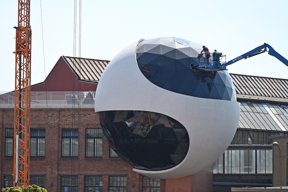 Wer die Niemeyer Sphere mal aus dem Inneren kennenlernen will, hat am Wochenende die Chance.