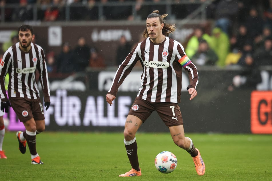 Wenn Jackson Irvine (33) 90 Minuten für den FC St. Pauli auf dem Platz steht, verlieren die Kiezkicker nicht.