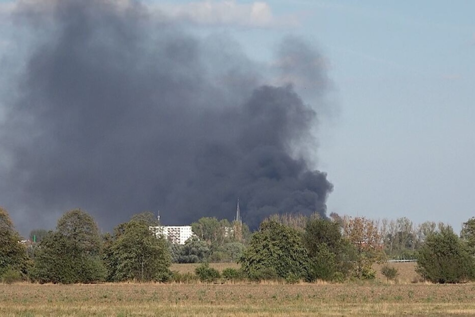 Die Rauchwolke war noch 30 Kilometer entfernt zu sehen.