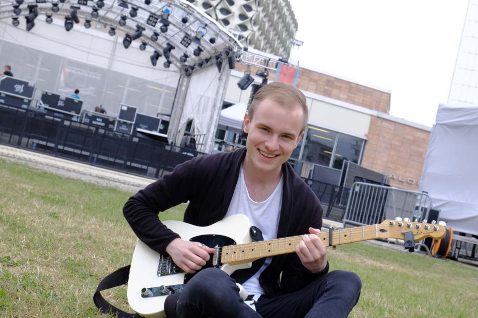 Poprocker und Randfichten-Sohn Toni Kraus (20) will mit seiner Band die Luft zum Brennen bringen.