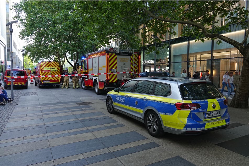 Ein Großaufgebot an Einsatzkräften rückte am Samstagabend zur Centrum-Galerie aus.
