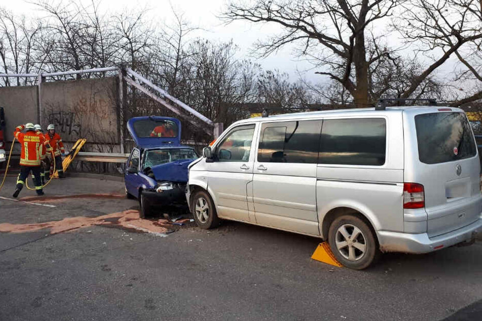 Die Wracks an der Unfallstelle.