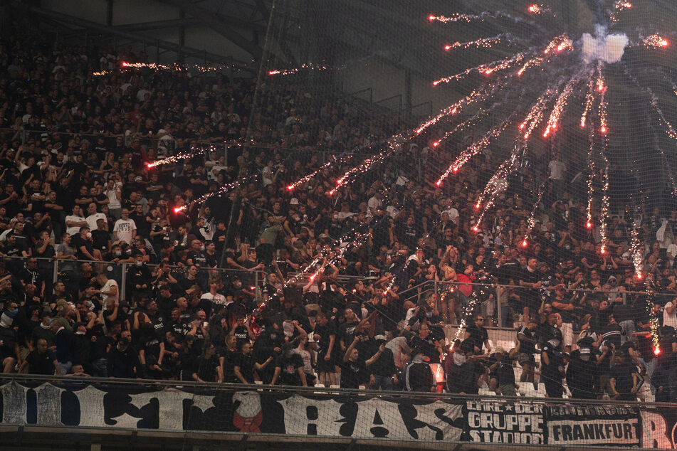 Im Stade Vélodrome in Marseille wurden die Fans der Eintracht regelmäßig mit Raketen beschossen. "Revanchieren" sich die Frankfurter Anhänger dafür im Rückspiel?