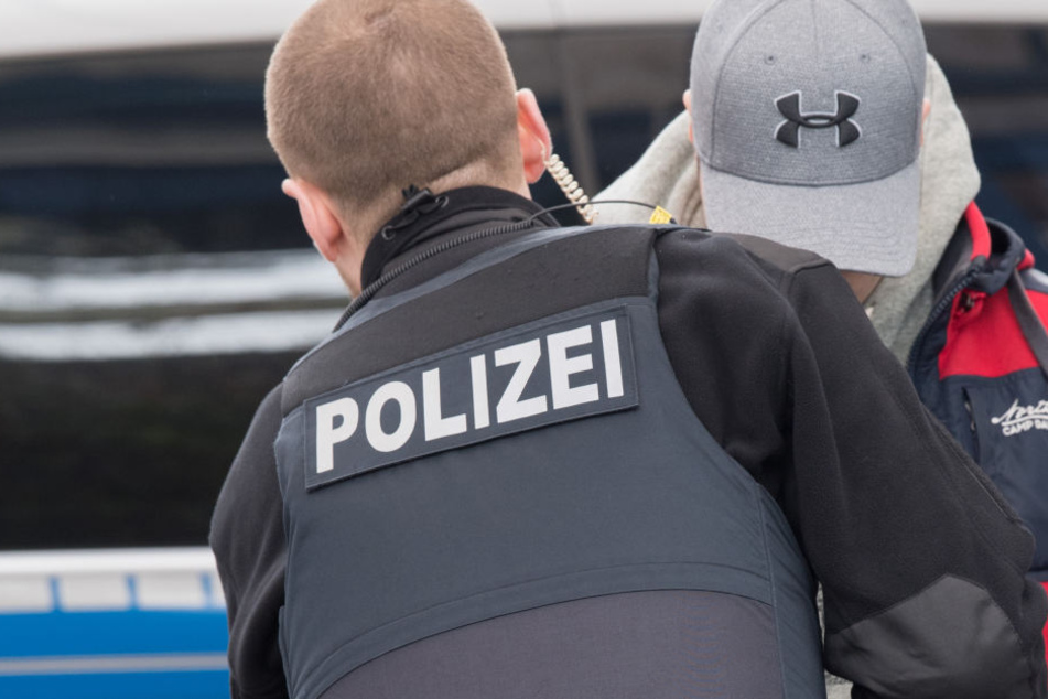 Ohne Ausweis und Fahrschein stieg der Mann in die Bahn. (Symbolbild)