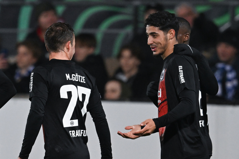 Farès Chaibi (20, r.) war am gestrigen Donnerstagabend der entscheidende Mann für Eintracht Frankfurt in der Conference League gegen HJK Helsinki.