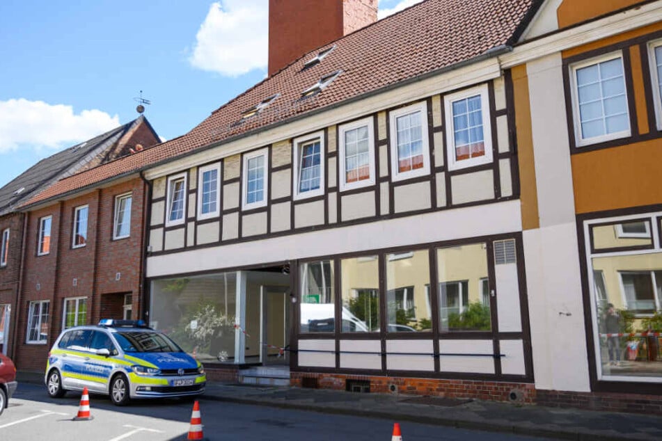 In einer Wohnung in Niedersachsen wurden zwei weitere Leichen gefunden.