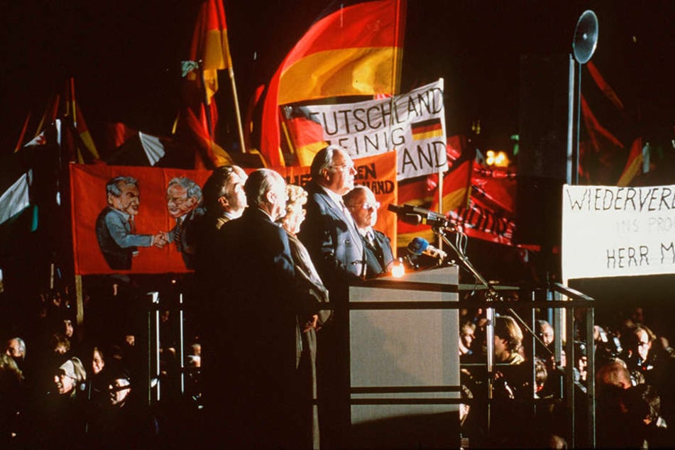 Am 19. Dezember 1989 sprach Helmut Kohl vor den Ruinen der Frauenkirche. Das Bild ging in die Geschichtsbücher ein.