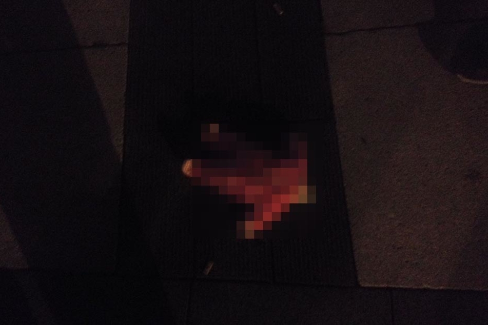 Einer Puppe wurde der Kopf abgerissen und dieser als Wurfgeschoss genutzt.