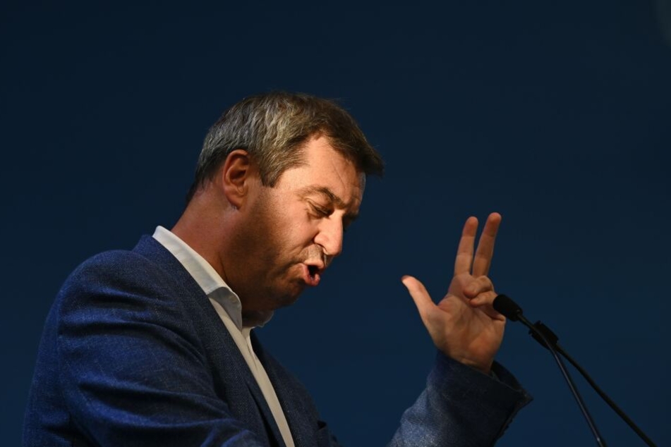 Weil Ministerpräsident Markus Söder (CSU) nicht von Fahrverboten hält, wollen in einige hinter Gitter sehen.