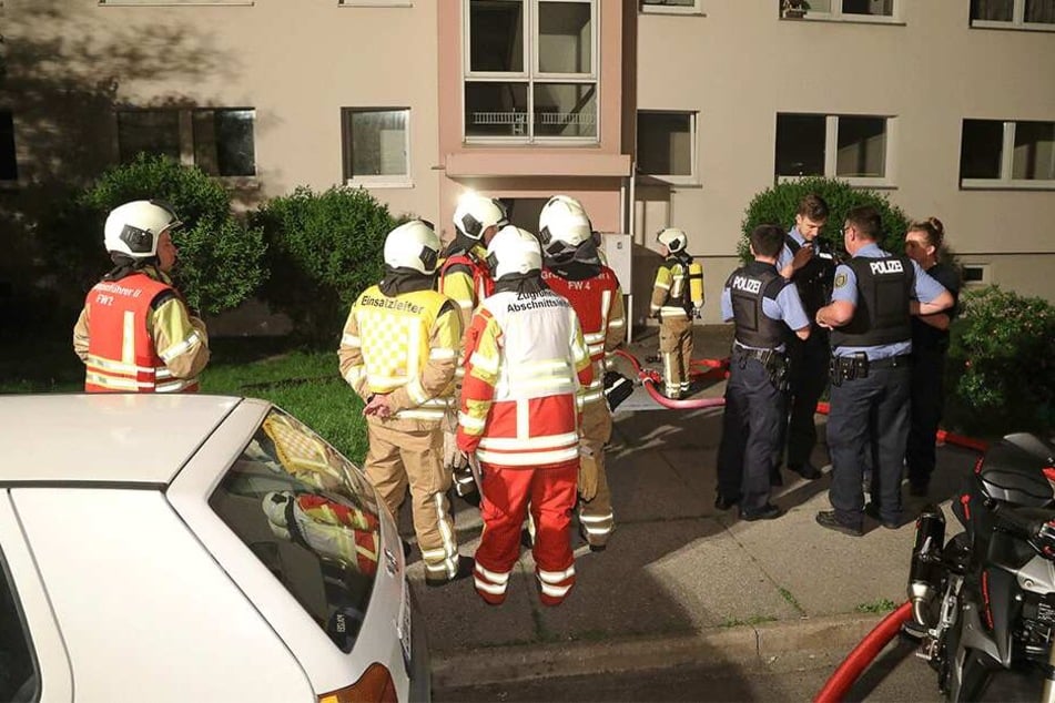 Am Montag kam es gegen 23.30 Uhr auf der Ebereschenstraße in Gorbitz zu einem Kellerbrand.