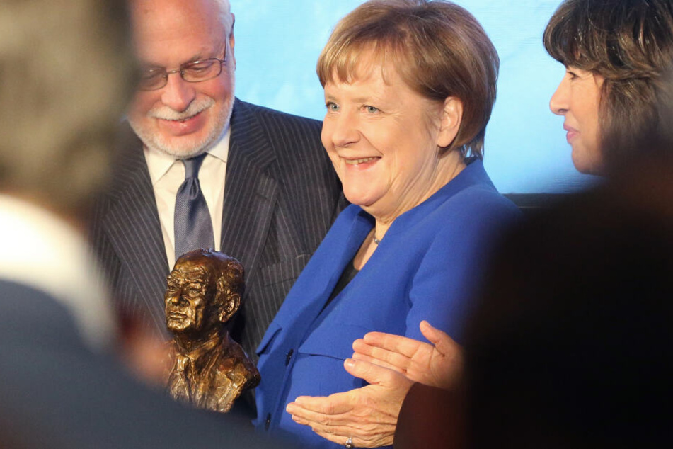 Merkel und Steinmeier da: Politiker erinnern an Weimarer Verfassung
