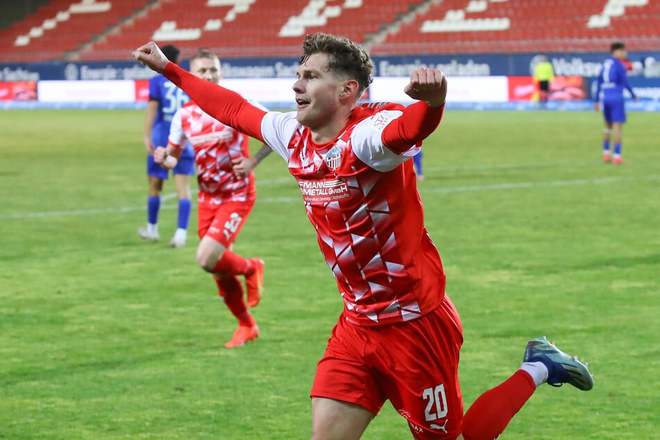 FSV-Spieler Jahn Herrmann jubelt nach seinem 3:1-Treffer.