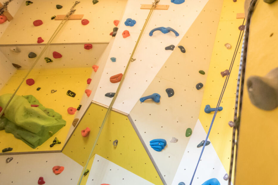 Von einer Kletterwand stürzte der Mann 16 Meter in die Tiefe. (Symbolbild)