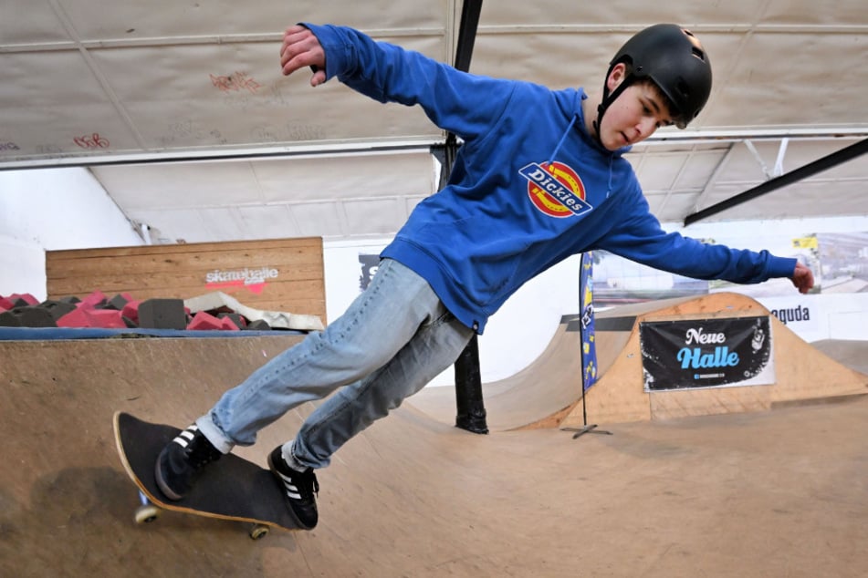 Nur noch bis Juni können Skater wie Moritz (14) in der alten "Druckbude" ihre Runde drehen.