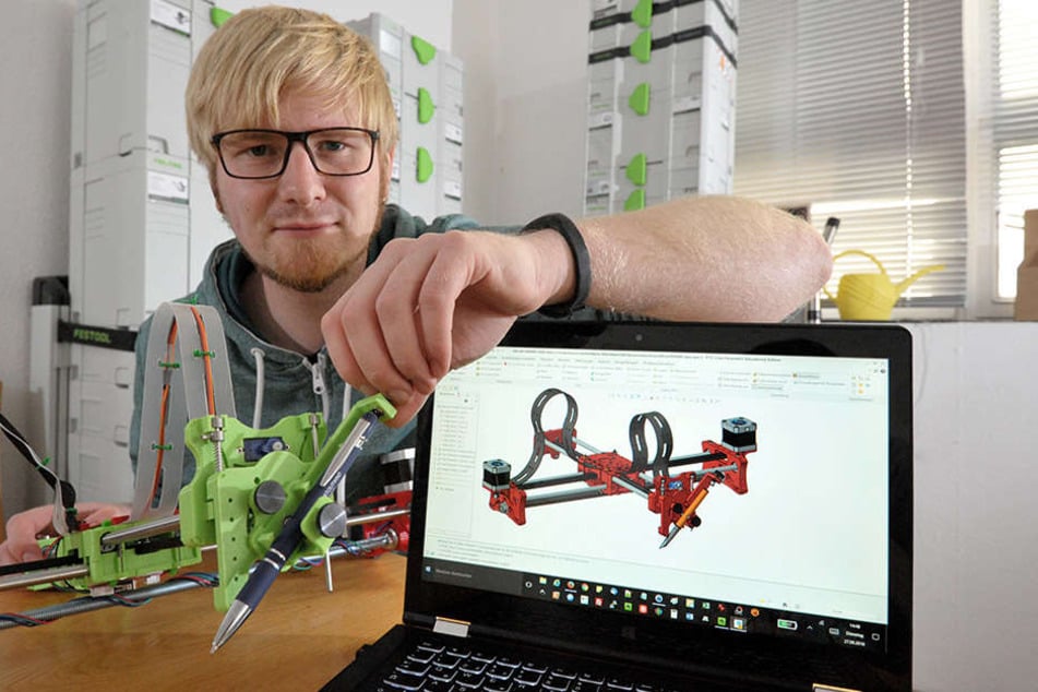 Vom Laptop auf den Schreibtisch: Im Fab-Lab-Labor, in dem auch Mario Voigt (26) arbeitet,werden 3-D-Ideen Wirklichkeit.
