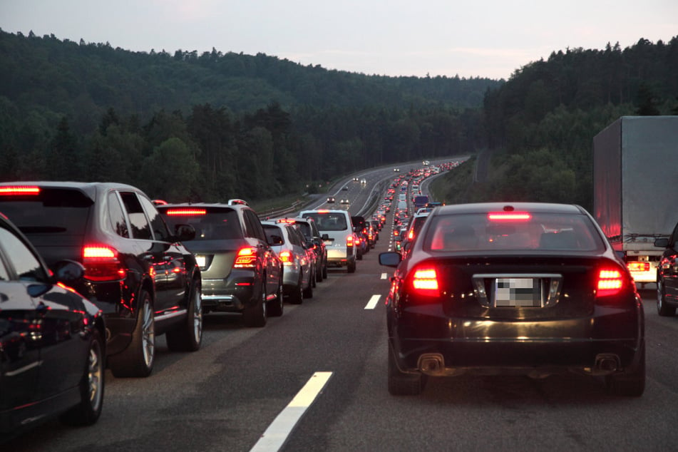 An gleich mehreren Stellen auf der A6 müssen Autofahrer vorsichtig sein – und teilweise Geduld mitbringen. (Archivbild)