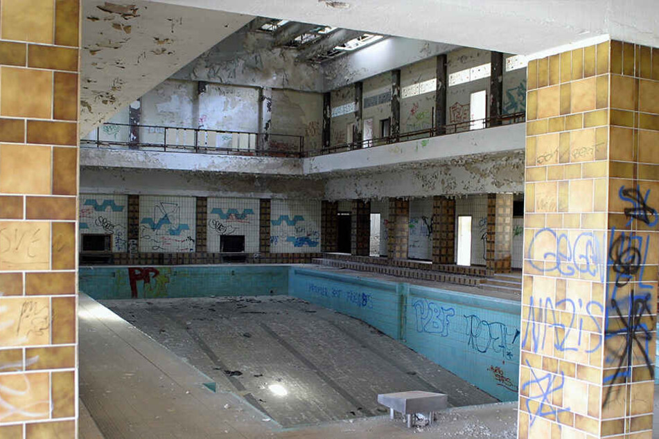 Das denkmalgeschützte Bad ist bereits seit 1994 geschlossen und dem Verfall preisgegeben.