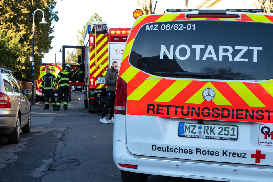 Unfall in der Eleonorenstraße in Mainz: Der Rettungsdienst war mit neun, die Feuerwehr mit 14 Kräften vor Ort.