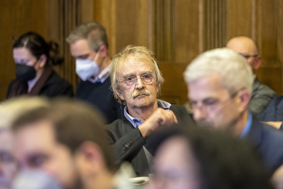 Dieter Füsslein (82, FDP) brachte mit seiner Fraktion die "Online-Knöllchen"-Diskussion auf den Weg.