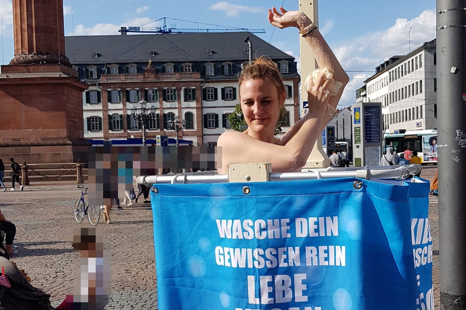 PETA will mitten in Magdeburg duschen: Das steckt hinter der kuriosen Aktion