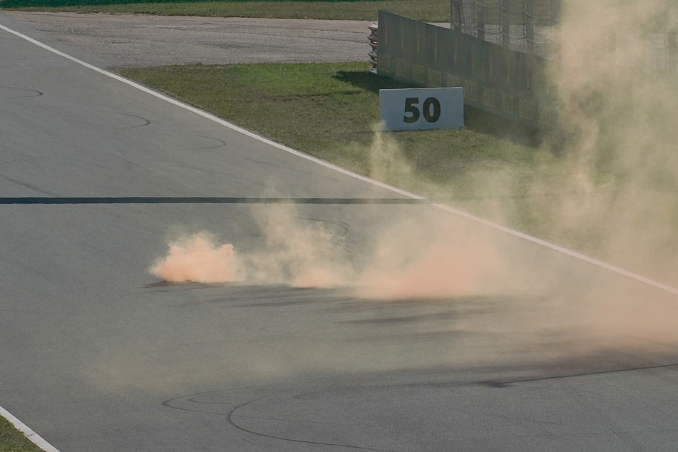 Formel 1: Ordner soll Rauchfackel auf die Rennstrecke geworfen haben!