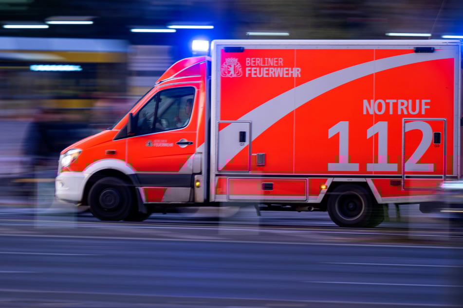 Gaffer filmt, wie Rettungskräfte um ein Leben kämpfen: Polizei schreitet ein