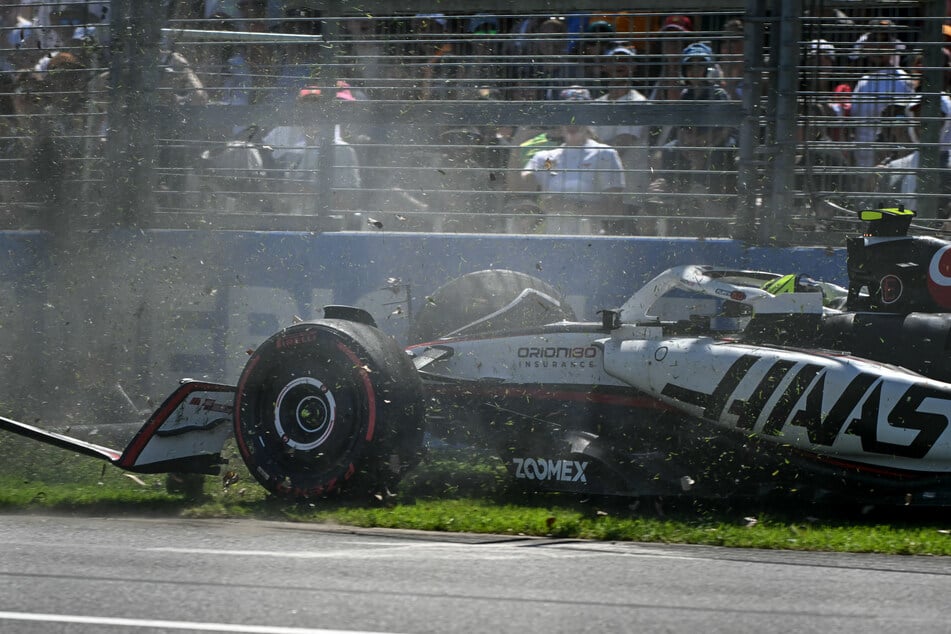 Ollie Bearman (19) schlug gleich in seinem ersten Training als Stammpilot bei der Formel 1 in die Wand ein.