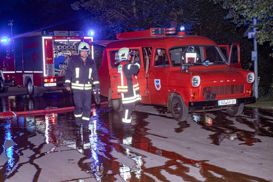 Die Löschwasserversorgung gestaltete sich kompliziert.