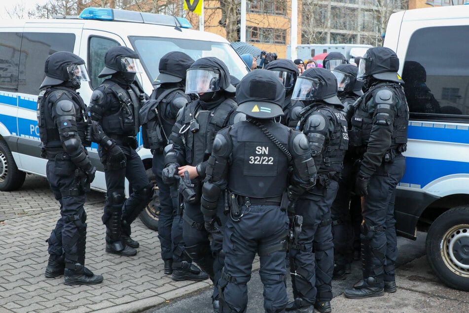 Allein 4000 Polizisten waren am Wochenende in Riesa.