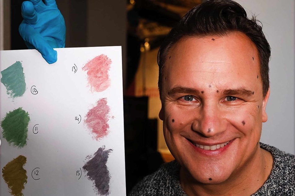 Star-Designer Guido Maria Kretschmer (56) zeigt Aufnahmen von der Vermessung.