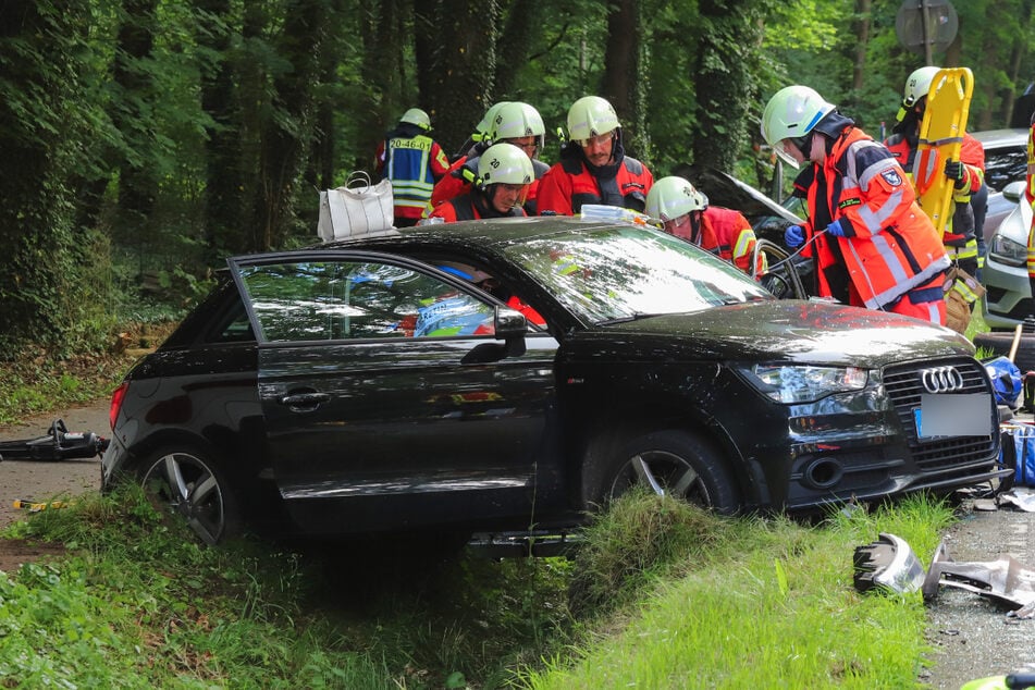 Auf der B431 sind südlich von Elmshorn sind zwei Autos frontal zusammengestoßen.