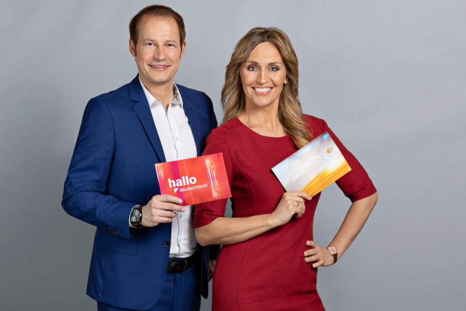 Tim Niedernolte und Sandra Maria Gronewald tauschen ihre Moderatorenplätze bei den ZDF-Sendungen "drehscheibe" und "hallo deutschland".