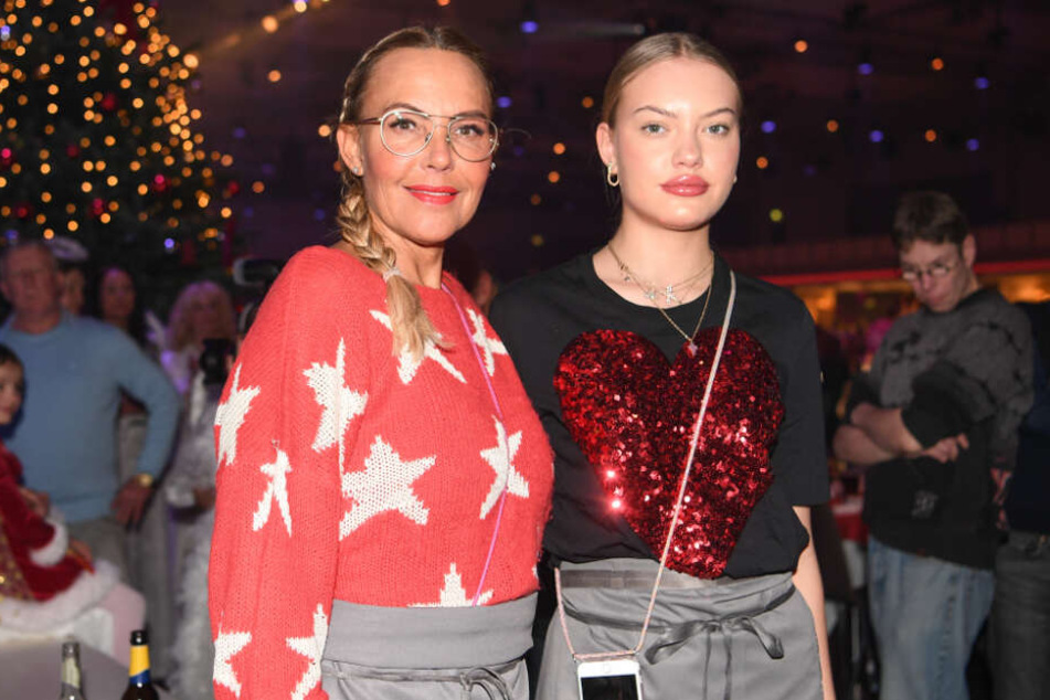 Sind in puncto Umzug einer Meinung: Natascha Ochsenknecht (l.) und Tochter Cheyenne Savannah (r.).