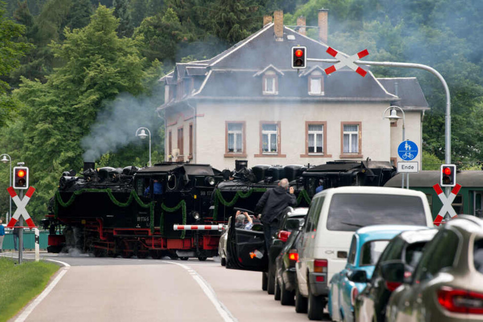 Bei einer Fahrt mit der Schmalspurbahn wurde der Schüler verletzt.