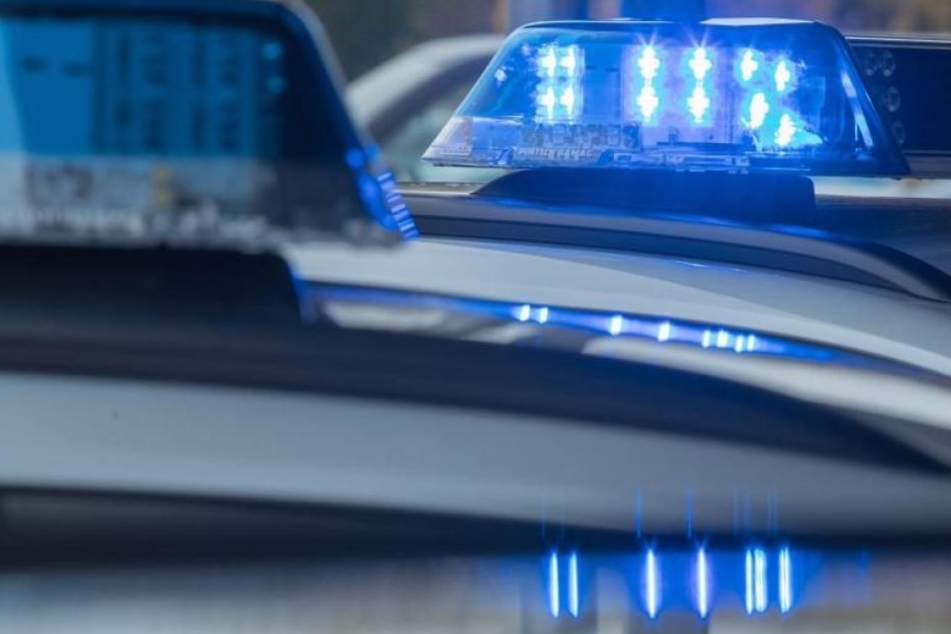 Der 30-Jährige muss sich wegen des Missbrauchs einer 13-Jährigen vor Gericht verantworten. (Symbolbild)