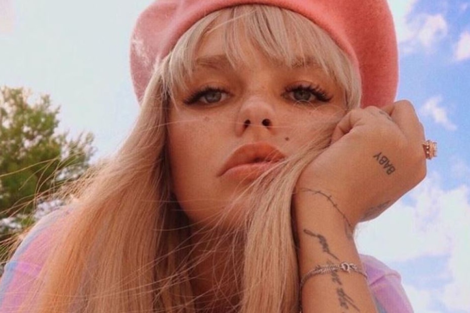 Bonnie Strange (32) hat eine Klage am Hals.