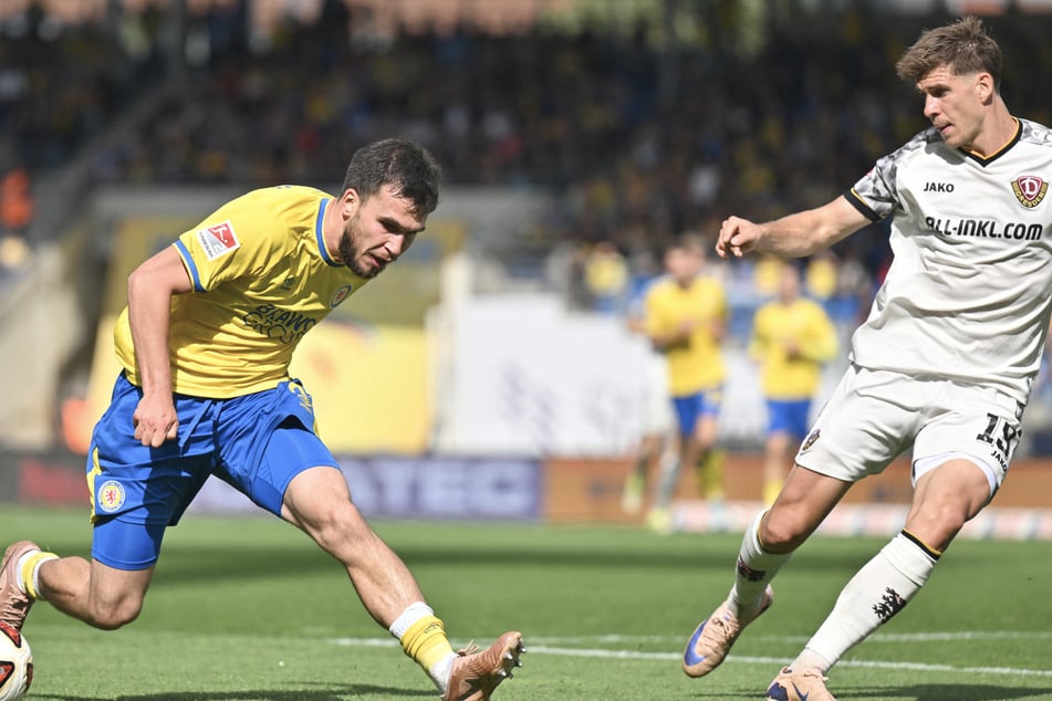 Mit seinem linken Fuß brachte Alexander Rossipal (r.) zwei gefährliche Ecken rein, die zu Toren für Dynamo führten.