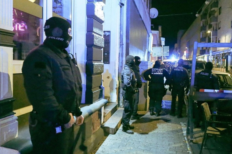 Mehrere Gaststätten in Karlsruhe wurden durchsucht.