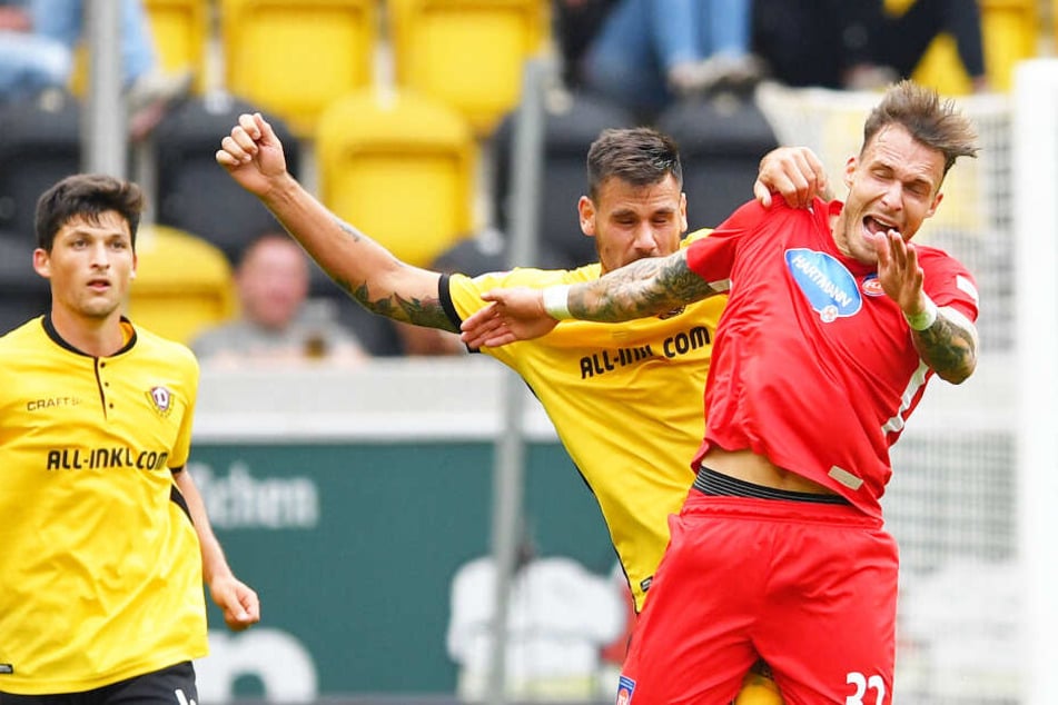 Schmidt (rechts) im August 2018 beim Spiel gegen Dynamo. Damals trug er noch das Heidenheim-Trikot.
