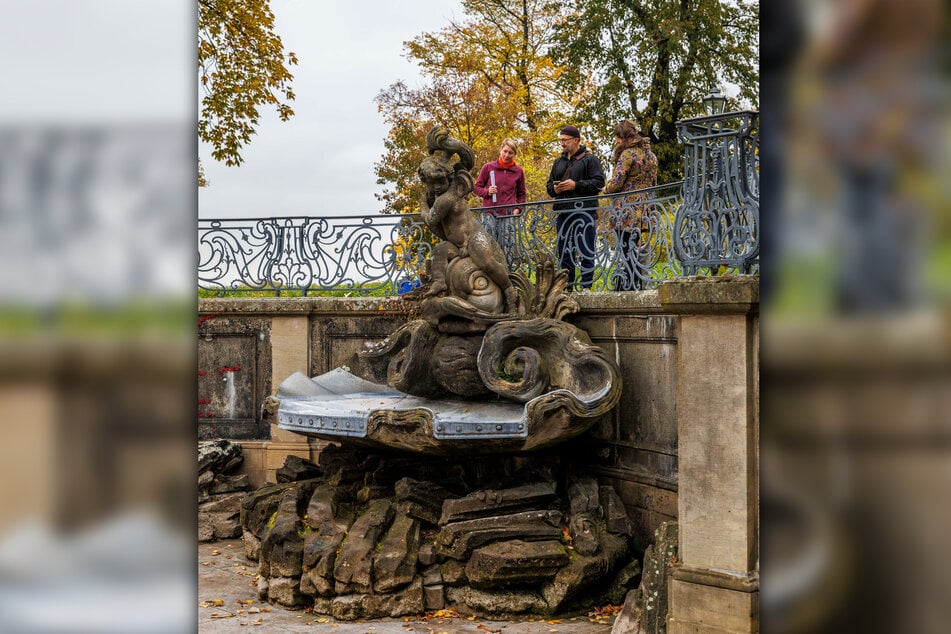 Nun ist das Ensemble am Delfinbrunnen auf der Brühlschen Terrasse wieder heil.